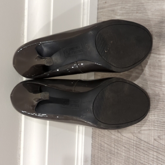 Mootsies Tootsies size 5.5 chocolate heels - Picture 3 of 4